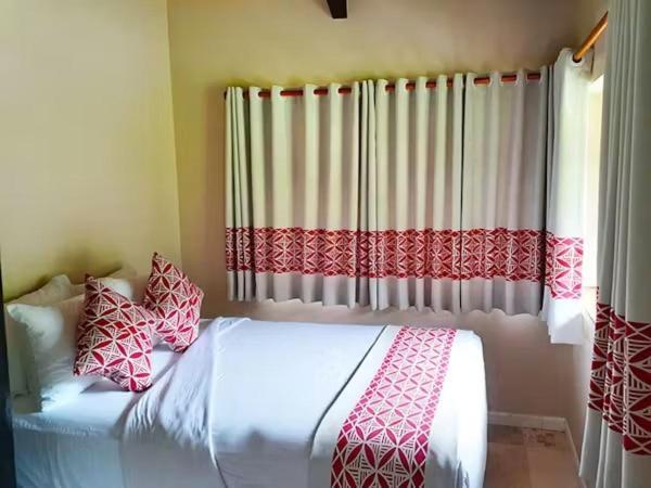Survivor Samoa Beach Resort Falelatai ภายนอก รูปภาพ